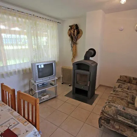 Apartamento Direkt Am Woblitzsee 9780 Below